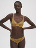progressive-brief-golden-yellow-embleme-3