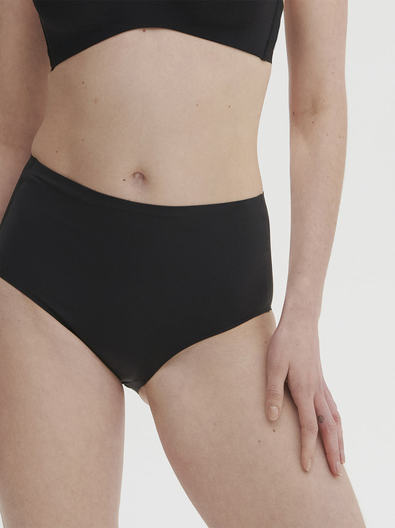 Essentiel Control Brief - Black