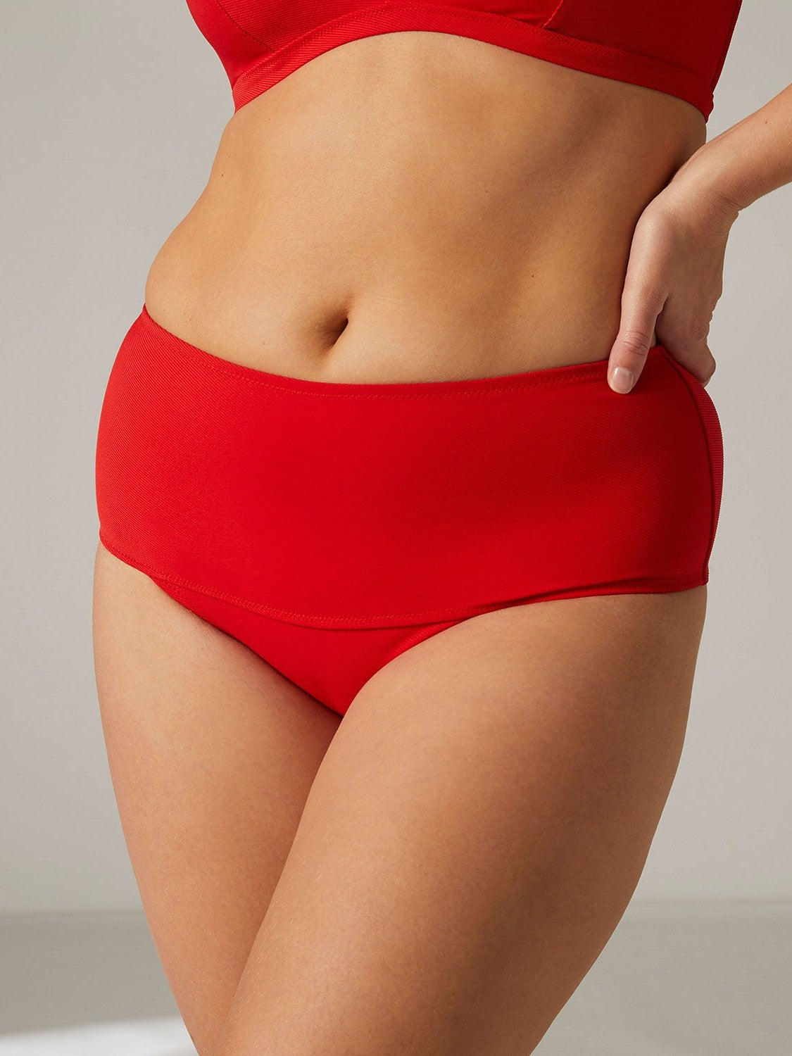 High-waist bikini brief - Cherry